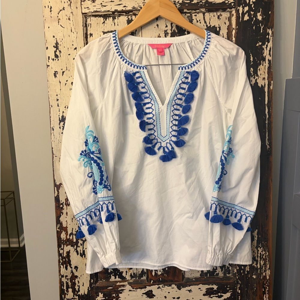 Lilly Pulitzer Embroidered White and Blue Women's Top. Size small.
